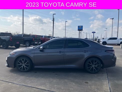 Used 2023 Toyota Camry SE image 4