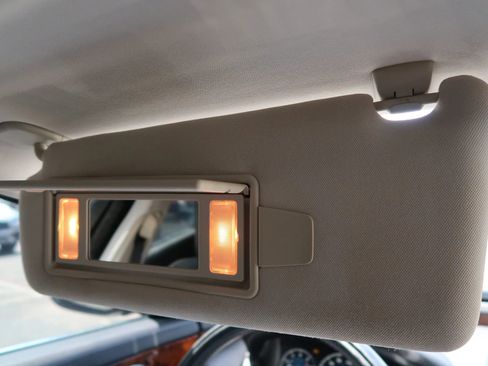 Used 2017 Jaguar XJ R-Sport image 36