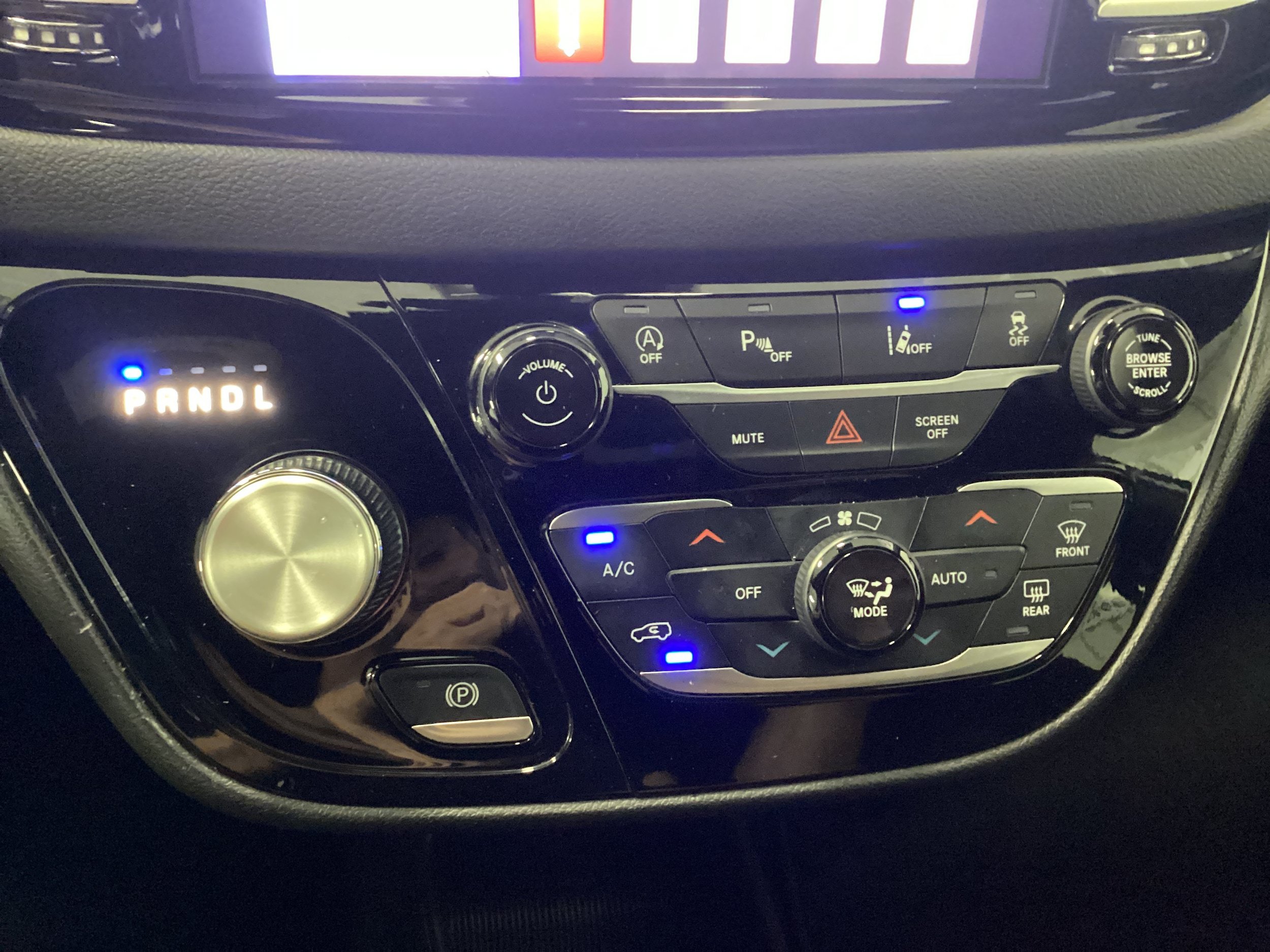 Used 2026 Chrysler Pacifica Select FWD image 28