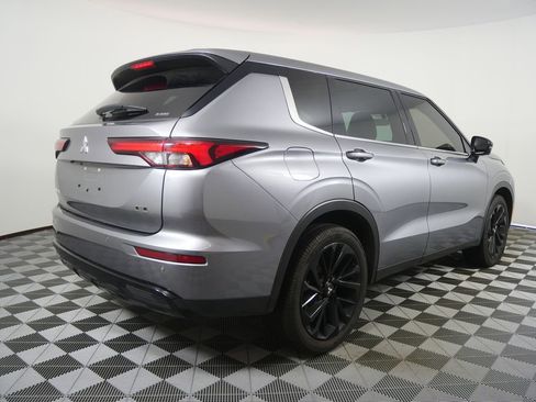 Used 2023 Mitsubishi Outlander SE Black Edition AWD/4WD image 3