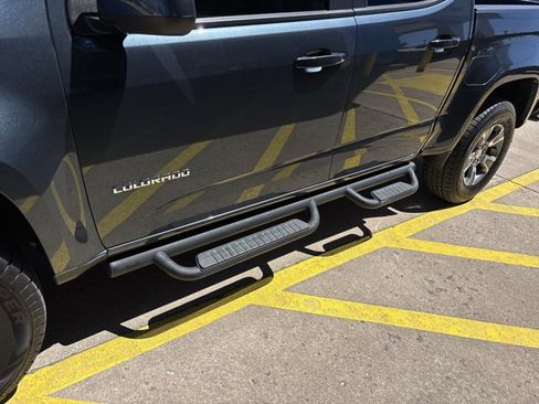 Used 2019 Chevrolet Colorado Z71 AWD/4WD image 12