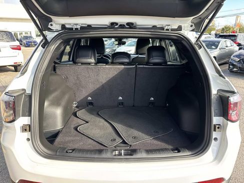 Used 2024 Jeep Compass Latitude w/ Altitude Special Edition image 9