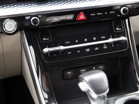 Used 2023 Kia Carnival SX Prestige FWD image 14