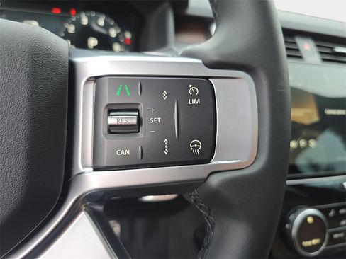 New 2025 Land Rover Discovery Dynamic SE image 19