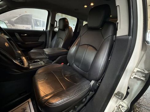 Used 2015 Chevrolet Traverse LT image 11