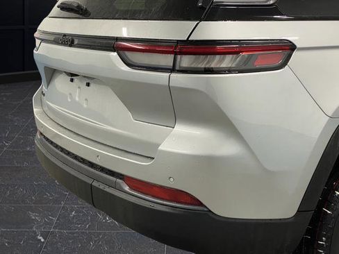 New 2026 Jeep Grand Cherokee Altitude AWD/4WD image 35