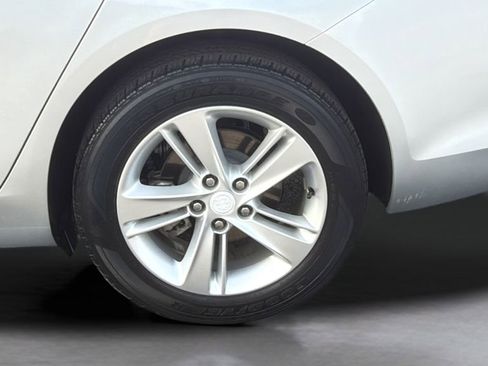 Used 2018 Buick Regal Preferred image 19