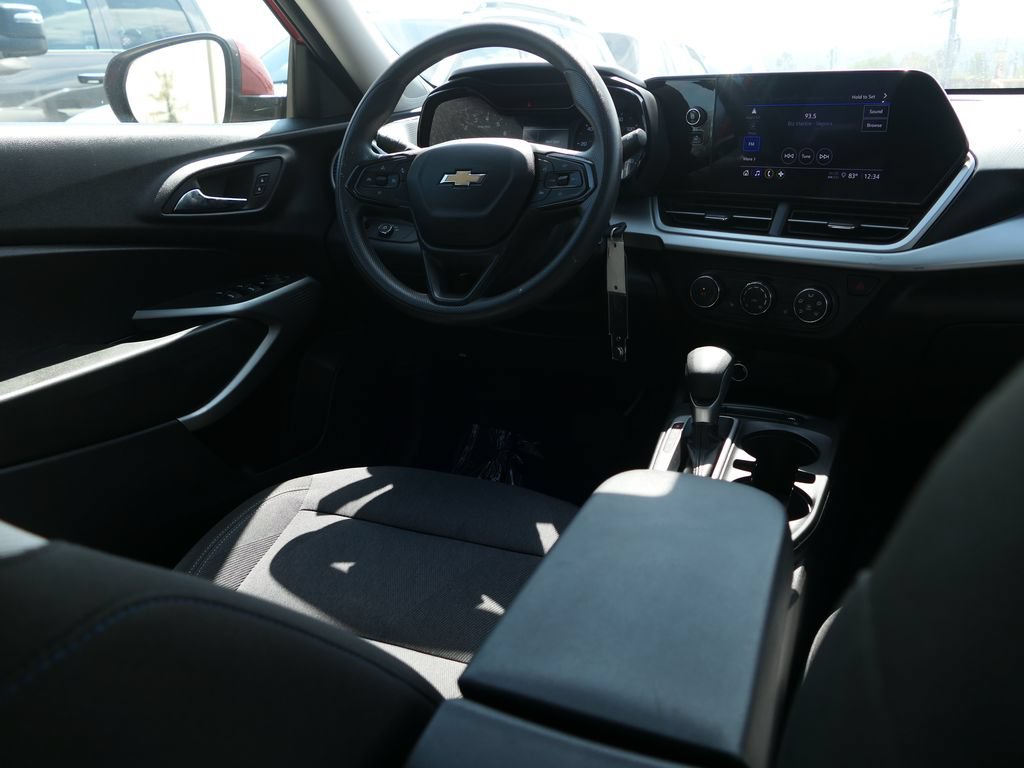 Used 2024 Chevrolet Trax LS w/ LS Convenience Package FWD image 19
