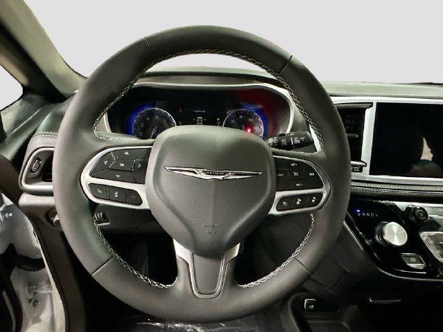 New 2026 Chrysler Pacifica Select AWD/4WD image 11