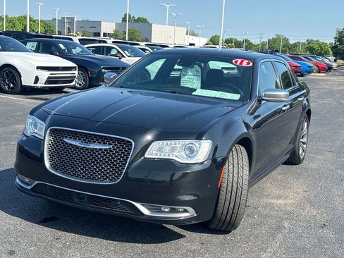 Used 2015 Chrysler 300 C Platinum w/ Light Group RWD image 6