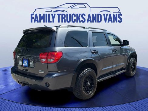 Used 2017 Toyota Sequoia SR5 w/ Premium Package AWD/4WD image 5