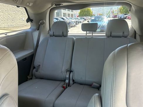 Used 2017 Toyota Sienna XLE w/ XLE Navigation Package AWD/4WD image 33