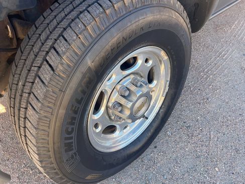 Used 2002 Chevrolet Silverado 2500 LS w/ Electrical Convenience Pkg AWD/4WD image 11