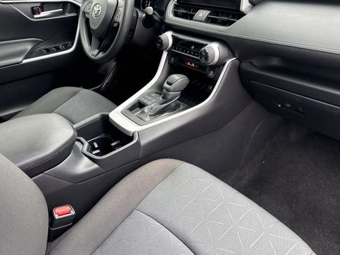 Used 2025 Toyota RAV4 XLE image 32