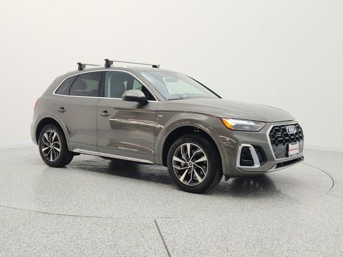 Used 2023 Audi Q5 2.0T Premium w/ Convenience Package AWD/4WD image 3