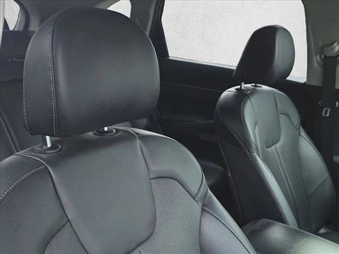 Used 2021 Kia Sorento S image 22