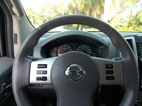 Used 2015 Nissan Frontier SV AWD/4WD image 16