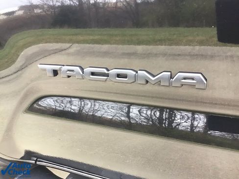 Used 2023 Toyota Tacoma TRD Off-Road image 39