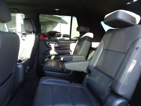 Used 2022 Chevrolet Tahoe Z71 w/ Z71 Off-Road Package AWD/4WD image 9