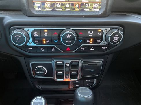 Used 2023 Jeep Gladiator Overland AWD/4WD image 30