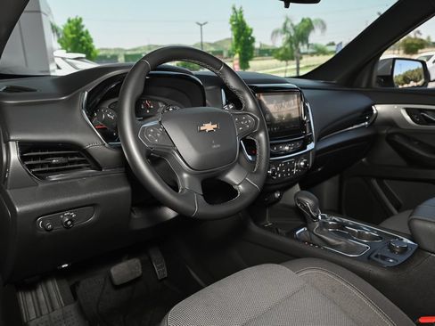 Used 2023 Chevrolet Traverse LT FWD image 19
