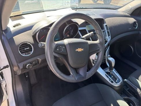 Used 2011 Chevrolet Cruze LT image 17