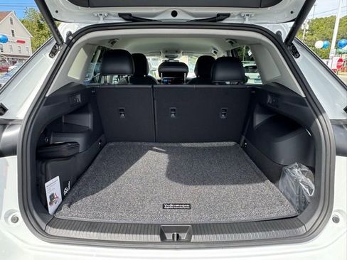 New 2025 Volkswagen Tiguan SE AWD/4WD image 18
