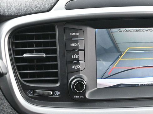 Used 2019 Kia Sorento L image 21