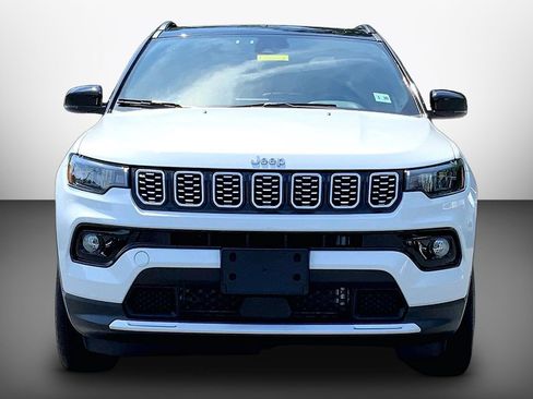 Used 2025 Jeep Compass Limited w/ Sun & Sound Group AWD/4WD image 5
