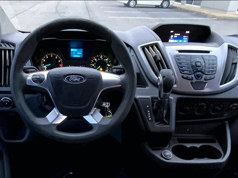 Used 2017 Ford Transit 350 XLT image 5