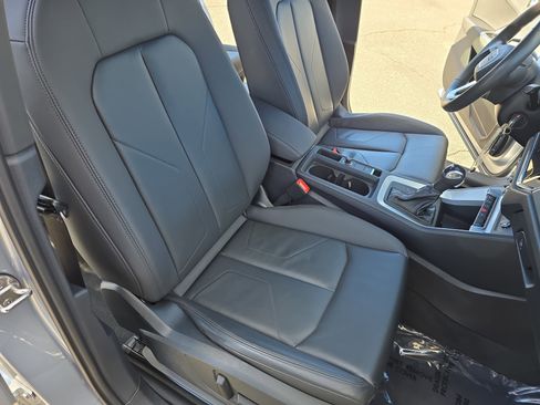 Used 2023 Audi Q3 2.0T Premium w/ Black Optic Package image 10