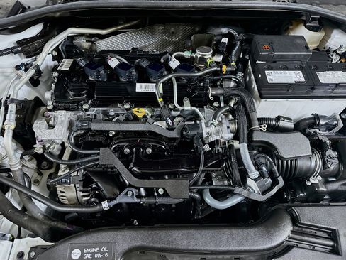 Used 2023 Toyota Corolla Cross XLE image 32