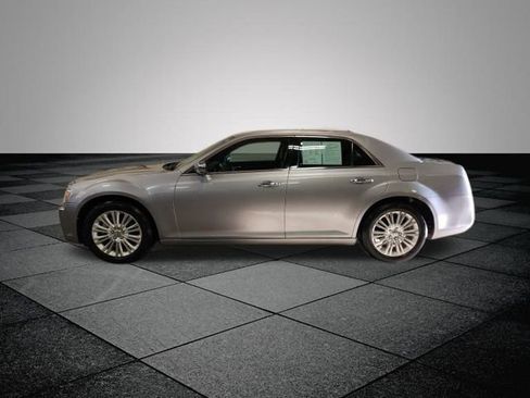 Used 2014 Chrysler 300 C image 7