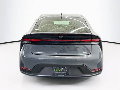 Used 2025 Toyota Prius LE FWD image 7