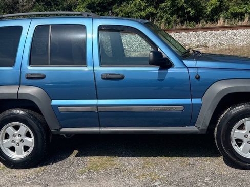 Used 2006 Jeep Liberty Sport RWD image 7