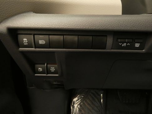 Certified 2024 Toyota Sienna LE image 18