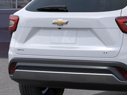 New 2026 Chevrolet Trax LT w/ Driver Confidence Package image 14