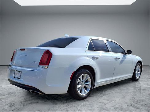 Used 2022 Chrysler 300 Touring image 7