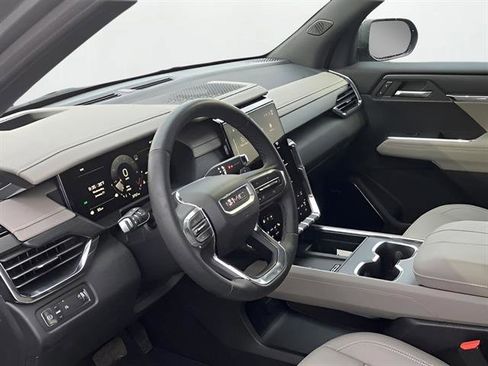 Used 2025 GMC Acadia Elevation w/ Elevation Premium Package image 13