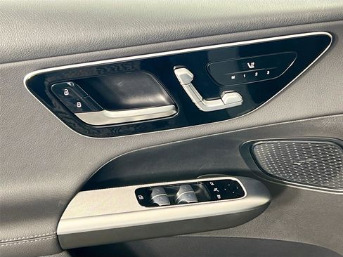 Used 2025 Mercedes-Benz GLC 300 4MATIC image 18