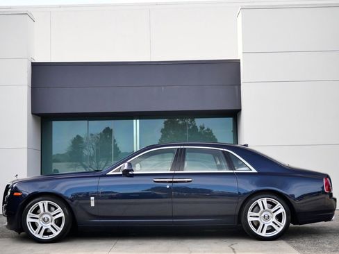 Used 2017 Rolls-Royce Ghost image 3