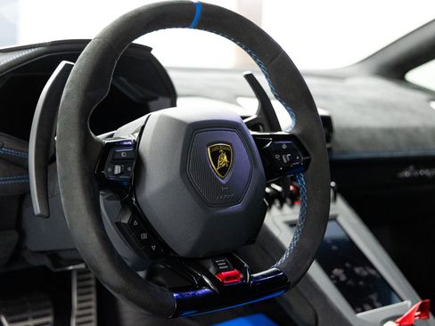 Used 2022 Lamborghini Huracan STO RWD image 58