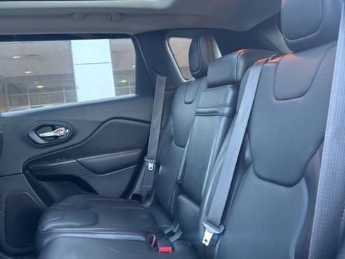 Used 2015 Jeep Cherokee Trailhawk w/ Comfort/Convenience Group AWD/4WD image 8