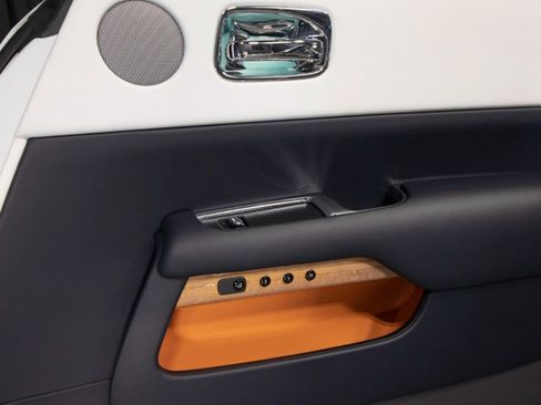 Used 2020 Rolls-Royce Dawn RWD image 45