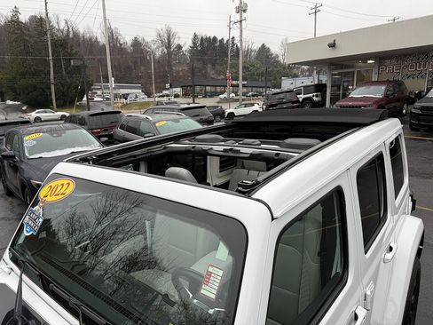 Certified 2022 Jeep Wrangler Unlimited Sahara image 8