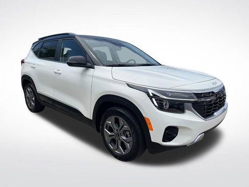 Certified 2024 Kia Seltos S FWD image 3