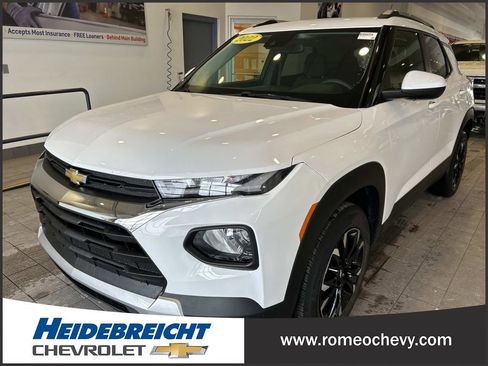 Certified 2022 Chevrolet TrailBlazer LT w/ Driver Confidence Package image 5