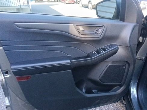 Used 2025 Ford Escape Active image 11