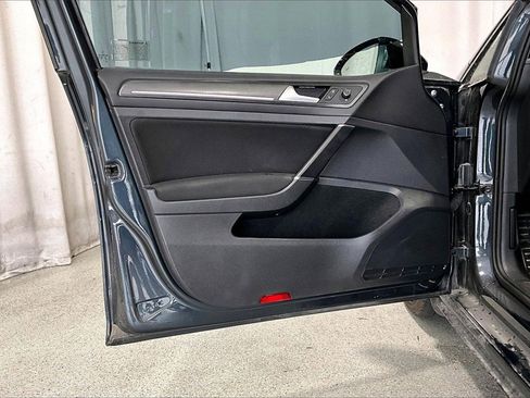 Used 2021 Volkswagen Golf 4-Door image 21