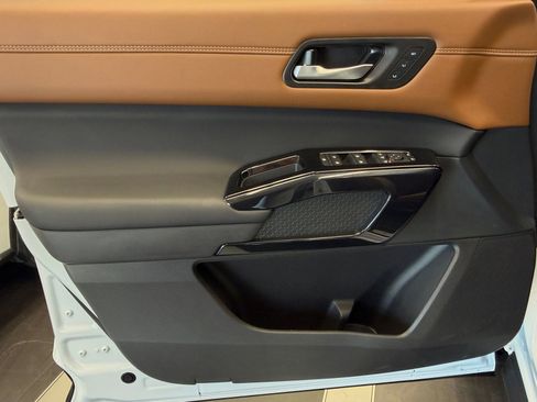 New 2026 Nissan Pathfinder Platinum image 30